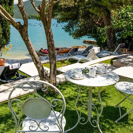 Stunning In With Sauna Ston