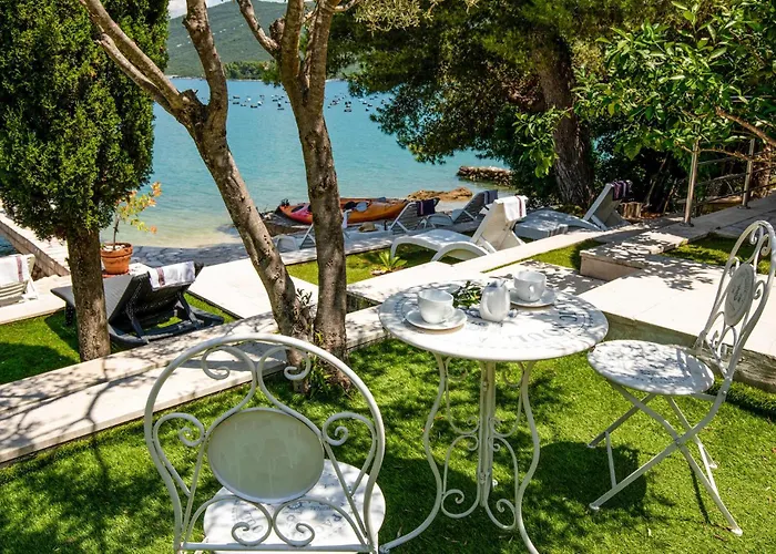 Stunning In With Sauna Ston